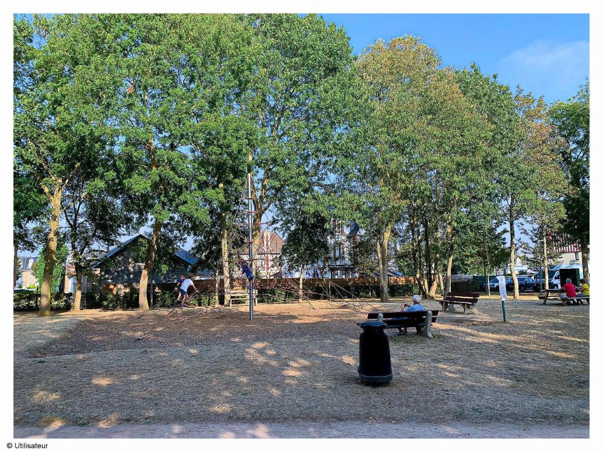 Cabourg, Appartement Plain Pied Avec Terrasse Acces Direct A La Plage Exterior foto