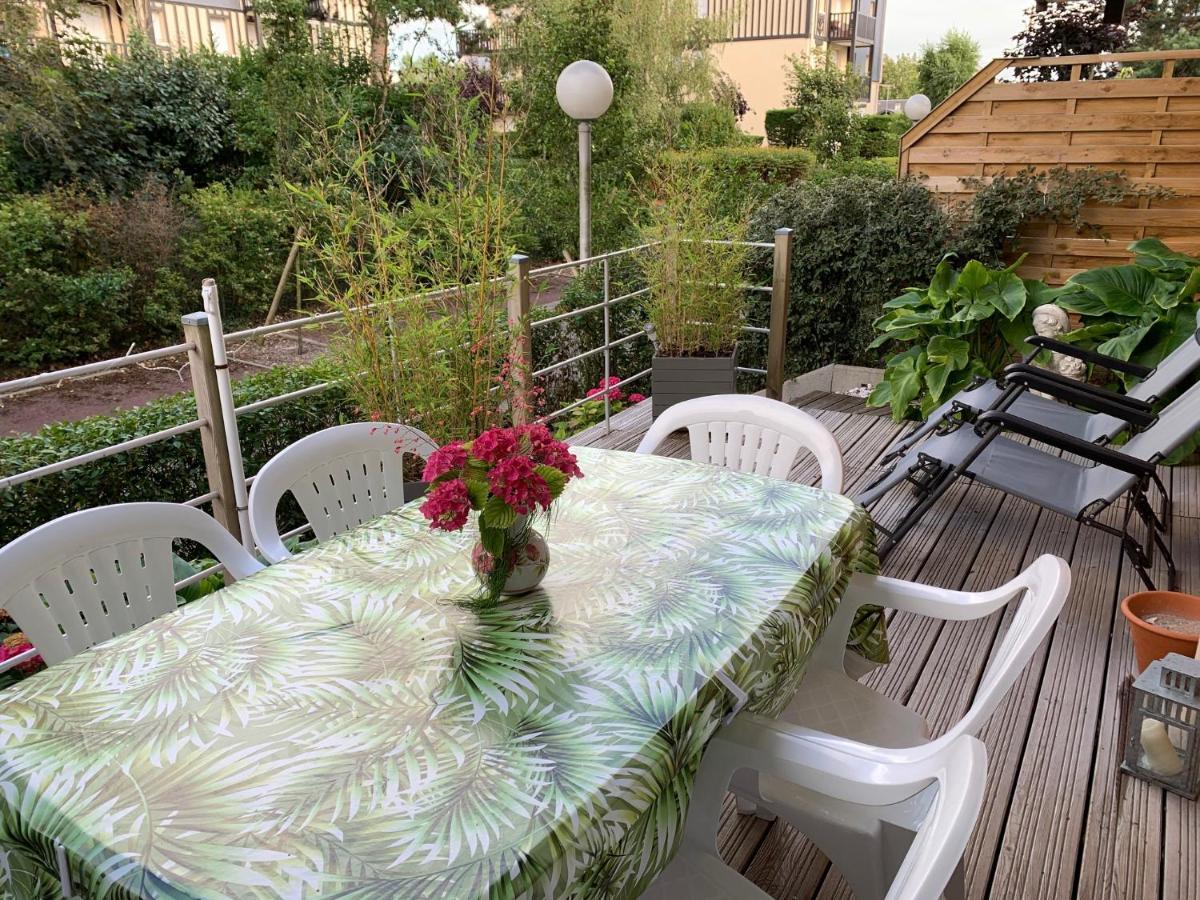 Cabourg, Appartement Plain Pied Avec Terrasse Acces Direct A La Plage Exterior foto